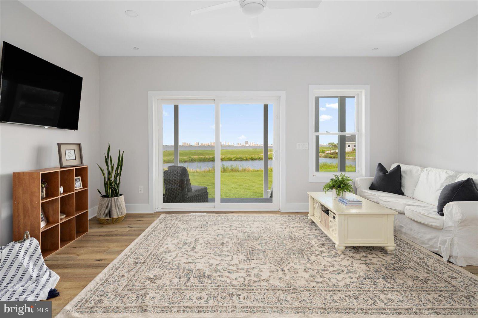 LIGHTHOUSE SOUND - Residential