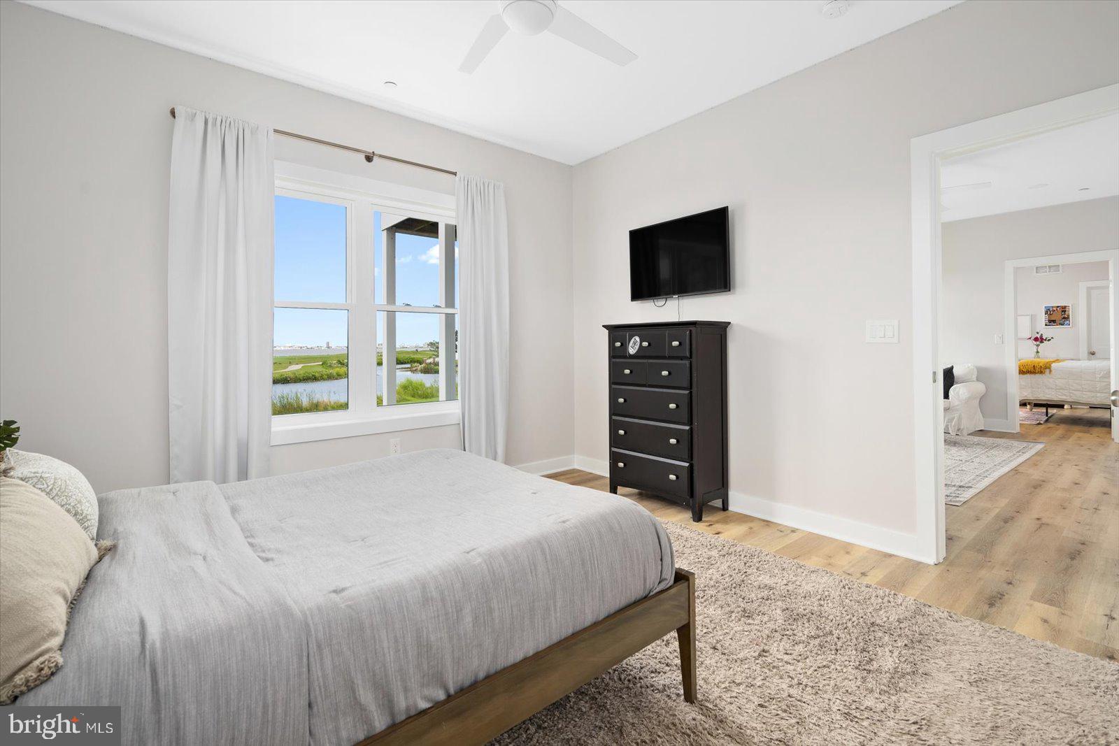 LIGHTHOUSE SOUND - Residential