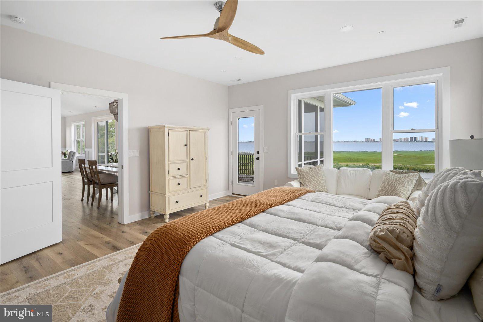 LIGHTHOUSE SOUND - Residential