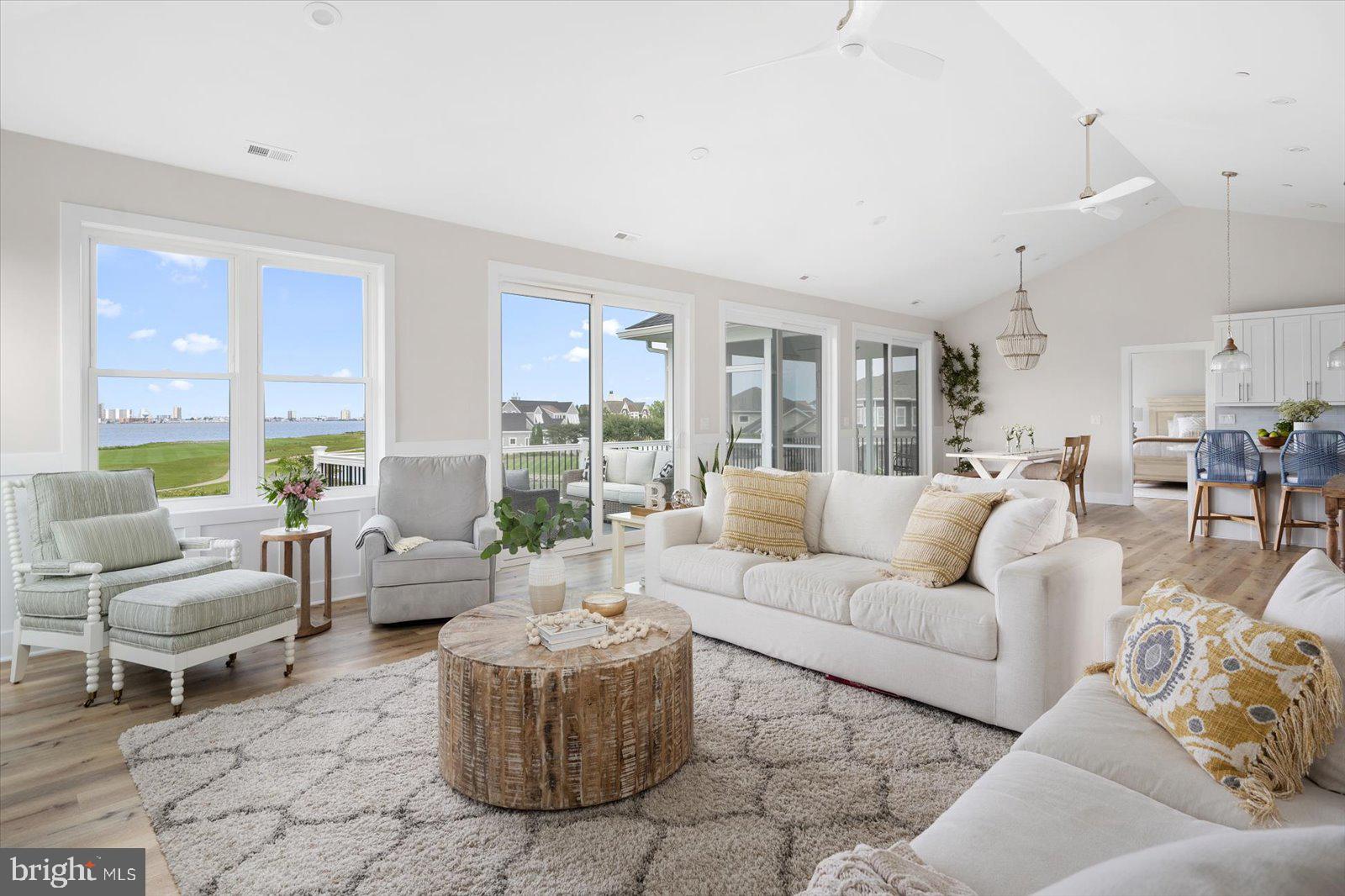 LIGHTHOUSE SOUND - Residential