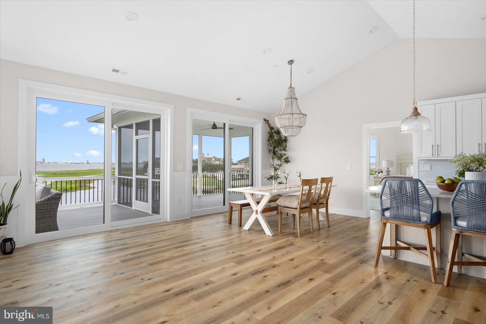 LIGHTHOUSE SOUND - Residential