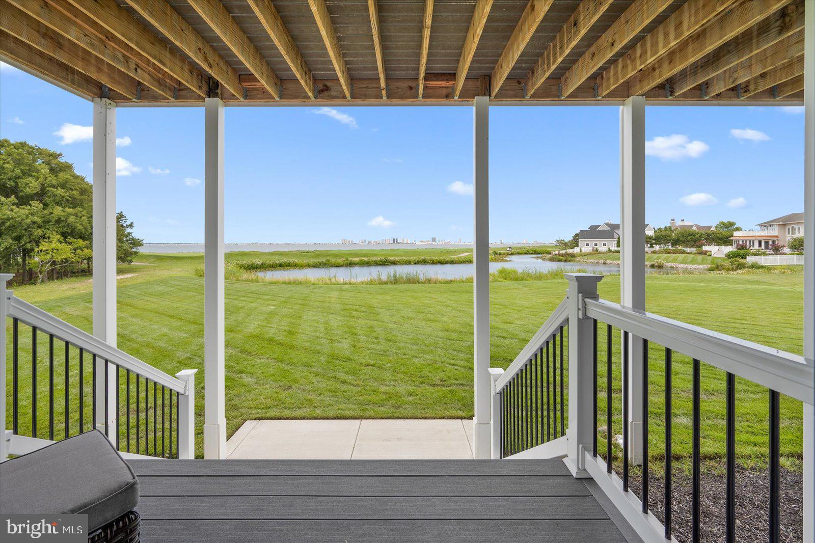 LIGHTHOUSE SOUND - Residential