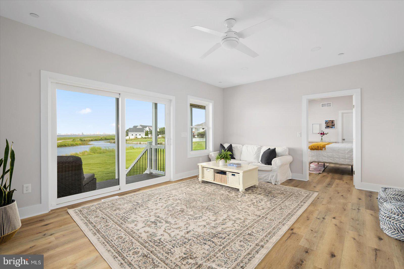 LIGHTHOUSE SOUND - Residential