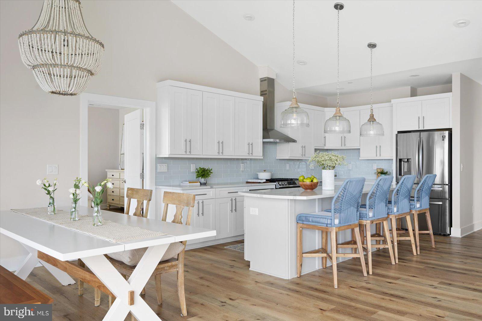 LIGHTHOUSE SOUND - Residential