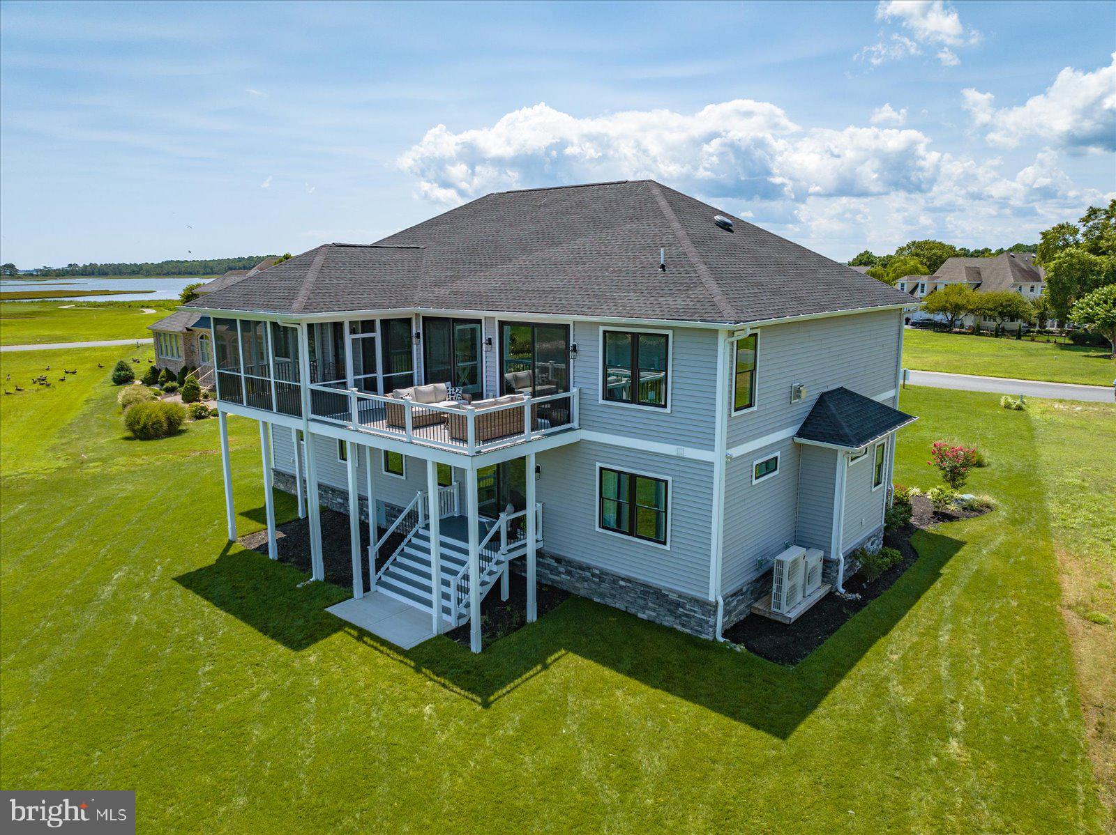 LIGHTHOUSE SOUND - Residential