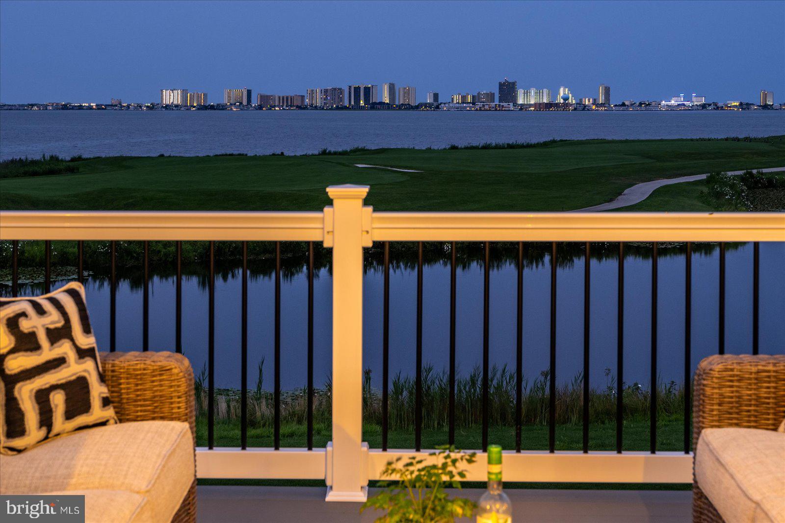 LIGHTHOUSE SOUND - Residential