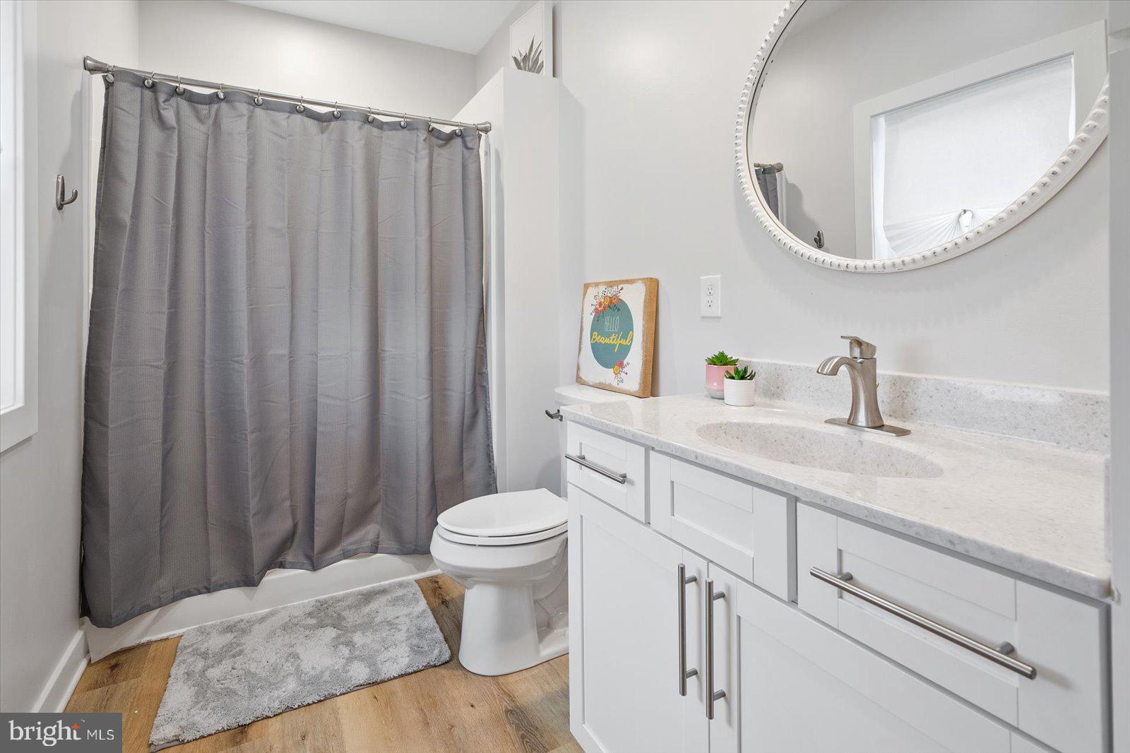 LIGHTHOUSE SOUND - Residential