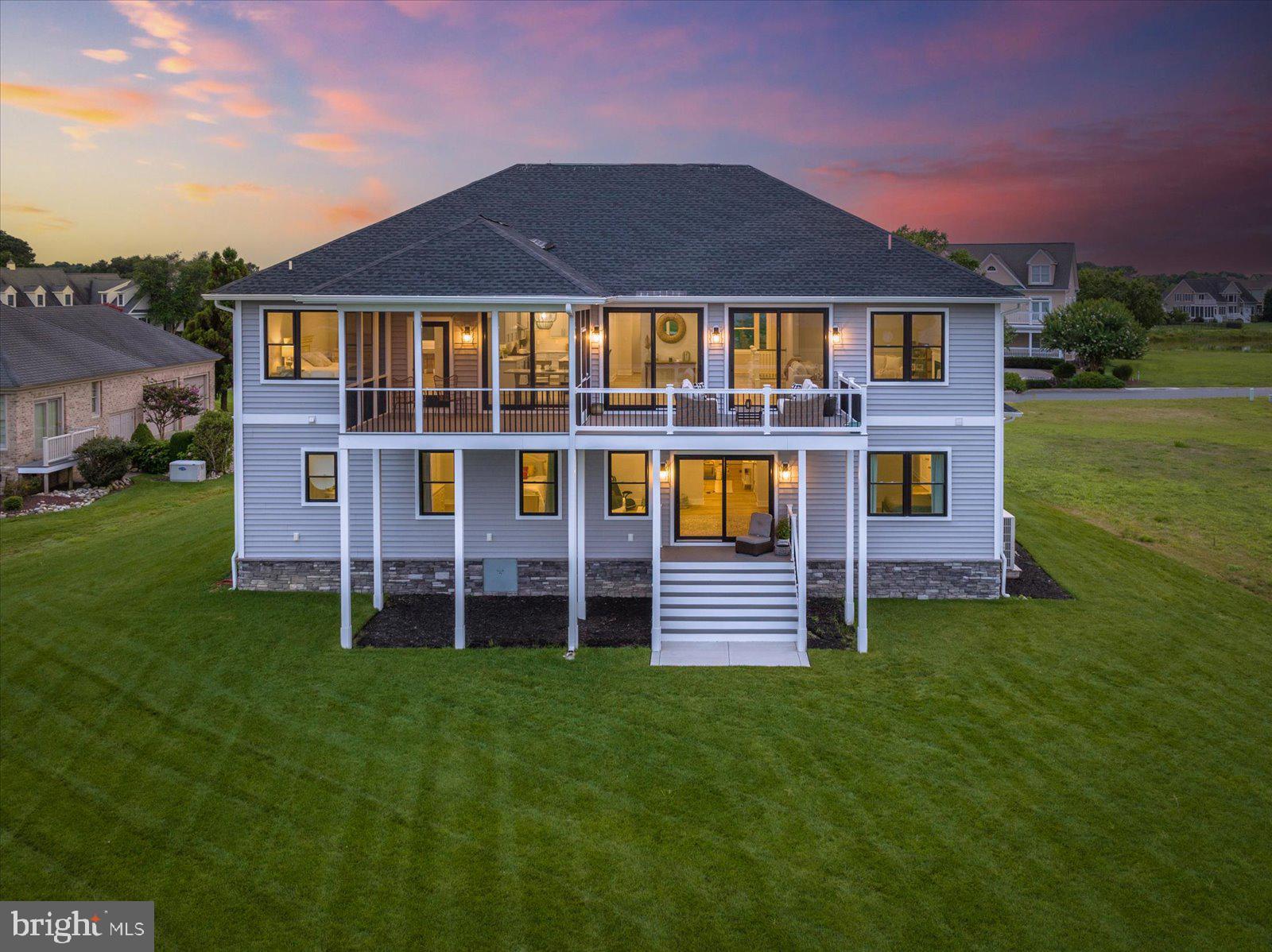 LIGHTHOUSE SOUND - Residential