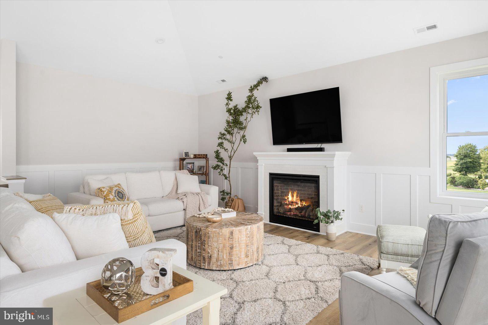 LIGHTHOUSE SOUND - Residential