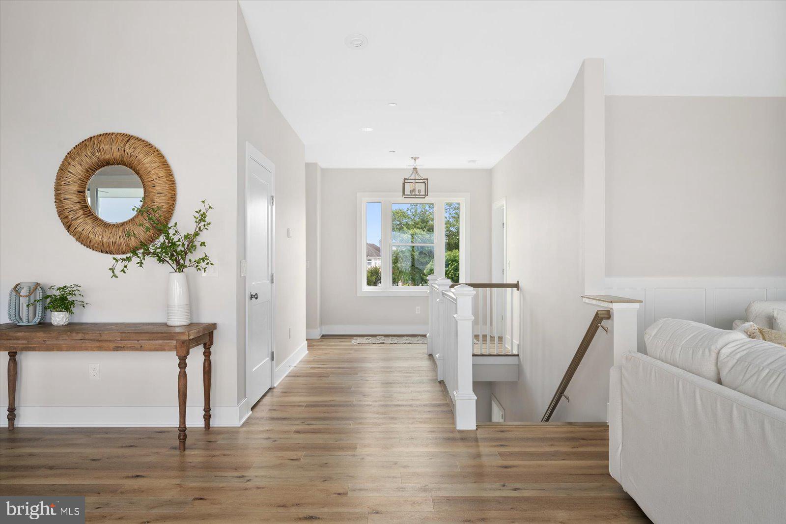 LIGHTHOUSE SOUND - Residential