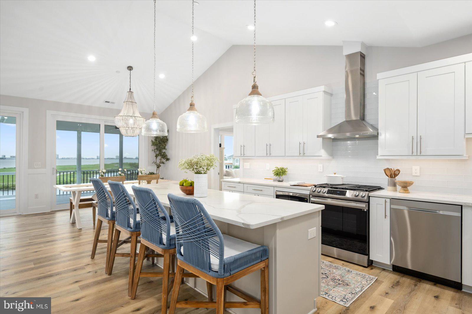 LIGHTHOUSE SOUND - Residential