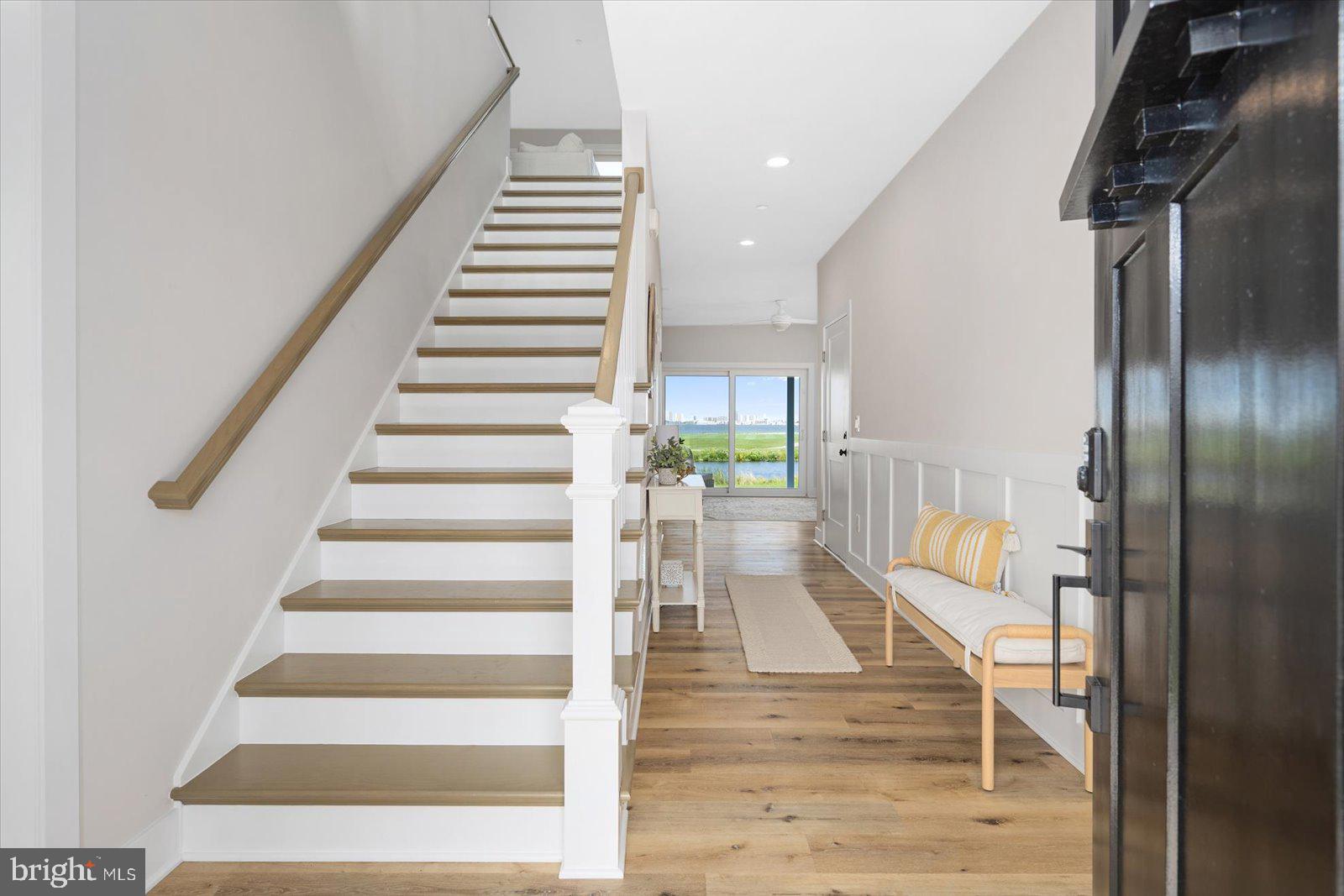 LIGHTHOUSE SOUND - Residential