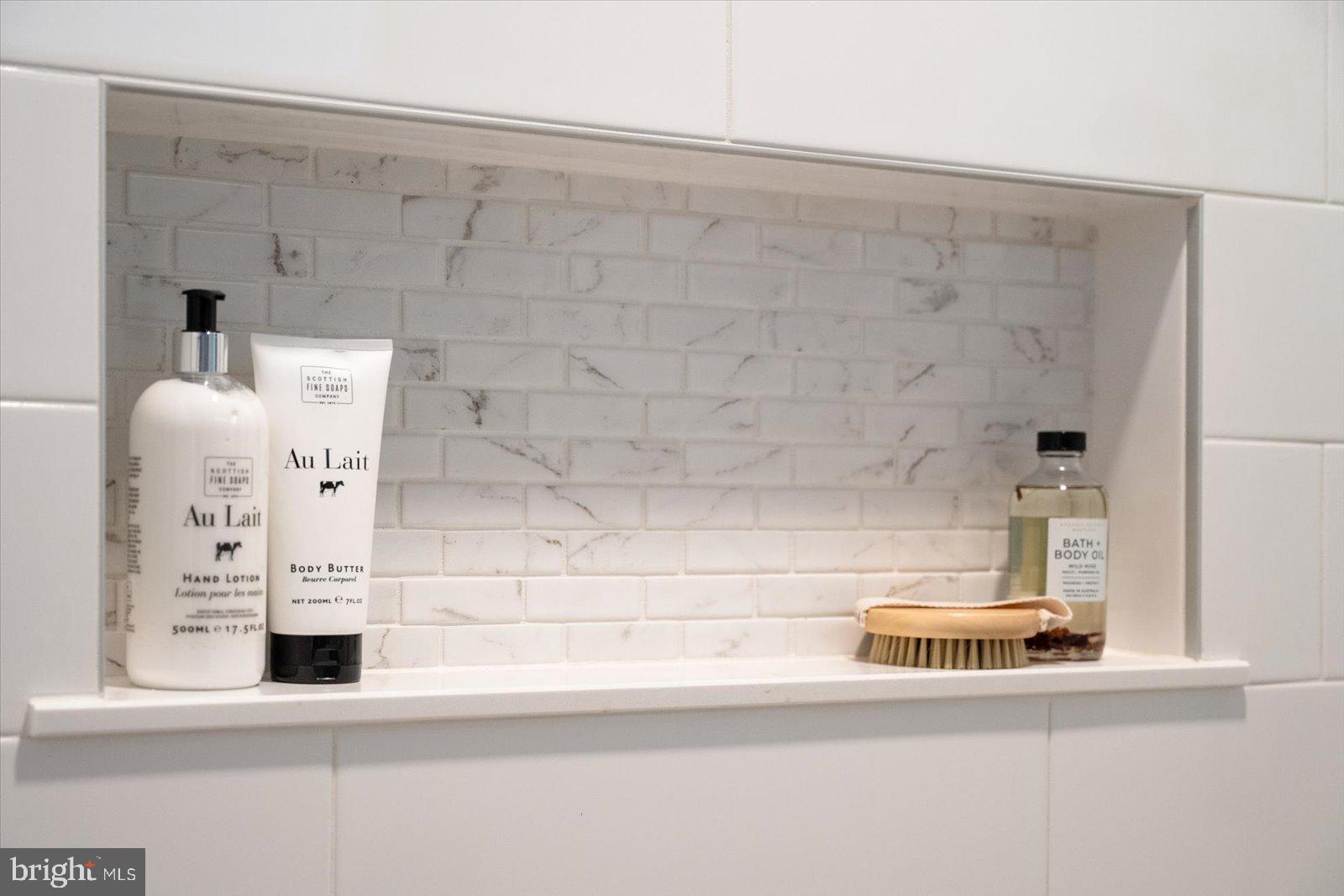 LIGHTHOUSE SOUND - Residential