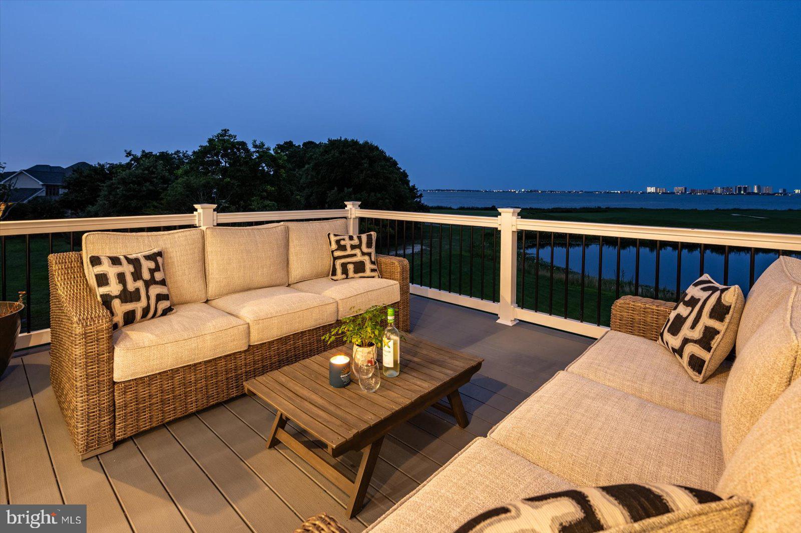 LIGHTHOUSE SOUND - Residential