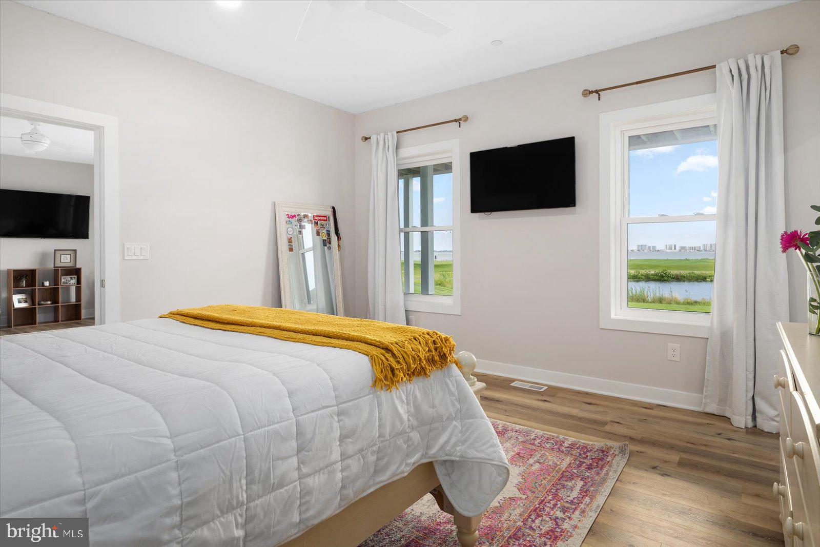 LIGHTHOUSE SOUND - Residential