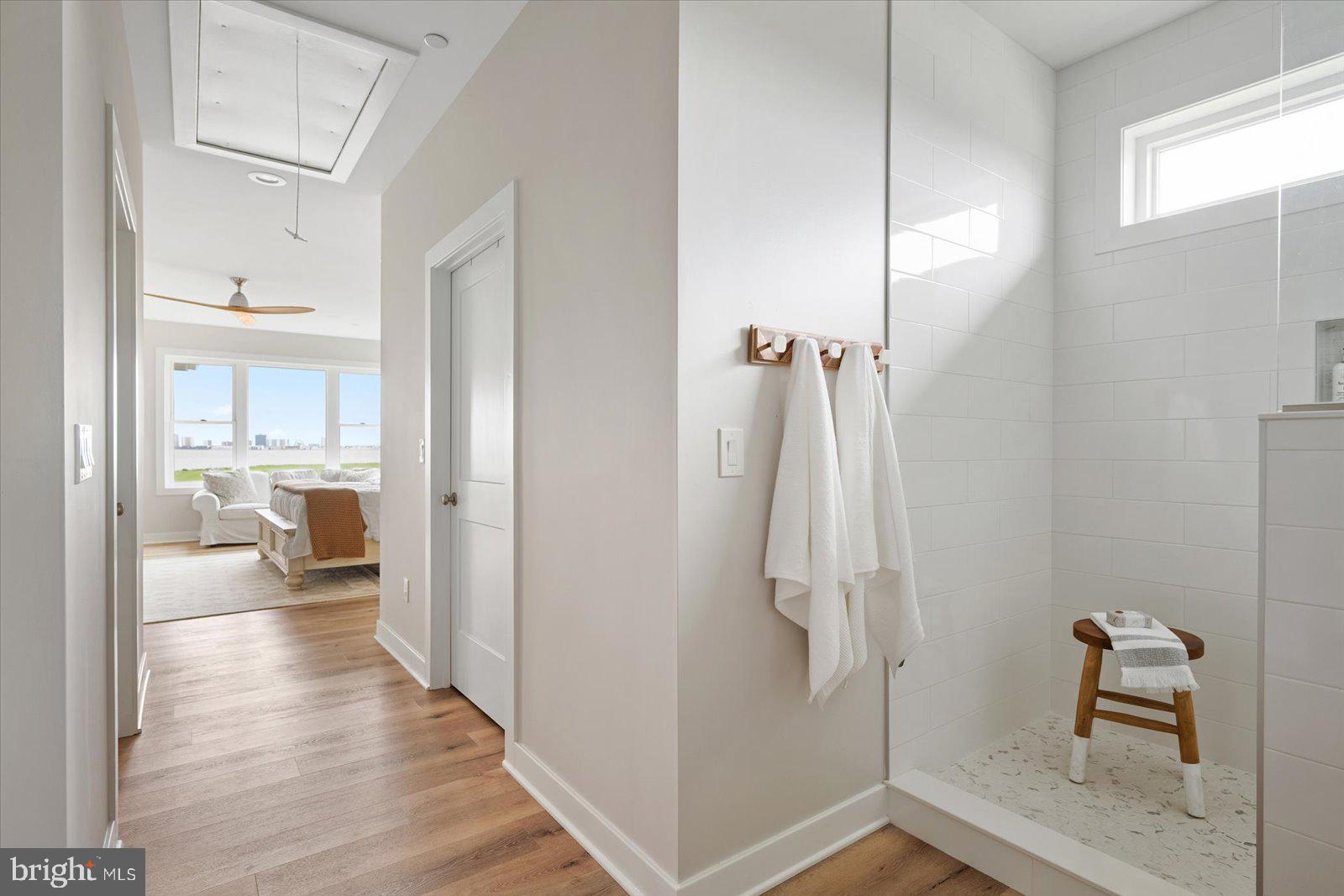 LIGHTHOUSE SOUND - Residential