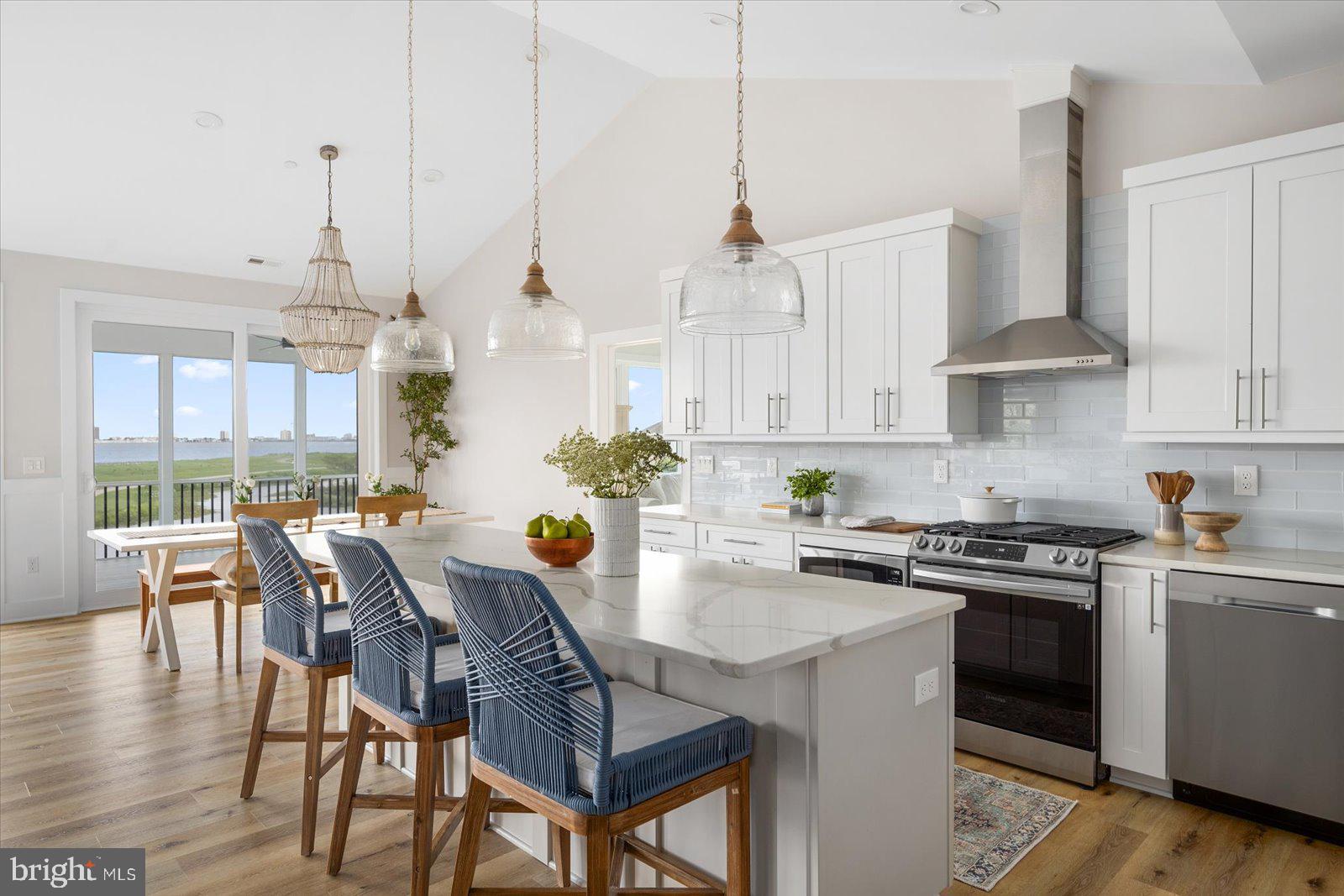 LIGHTHOUSE SOUND - Residential