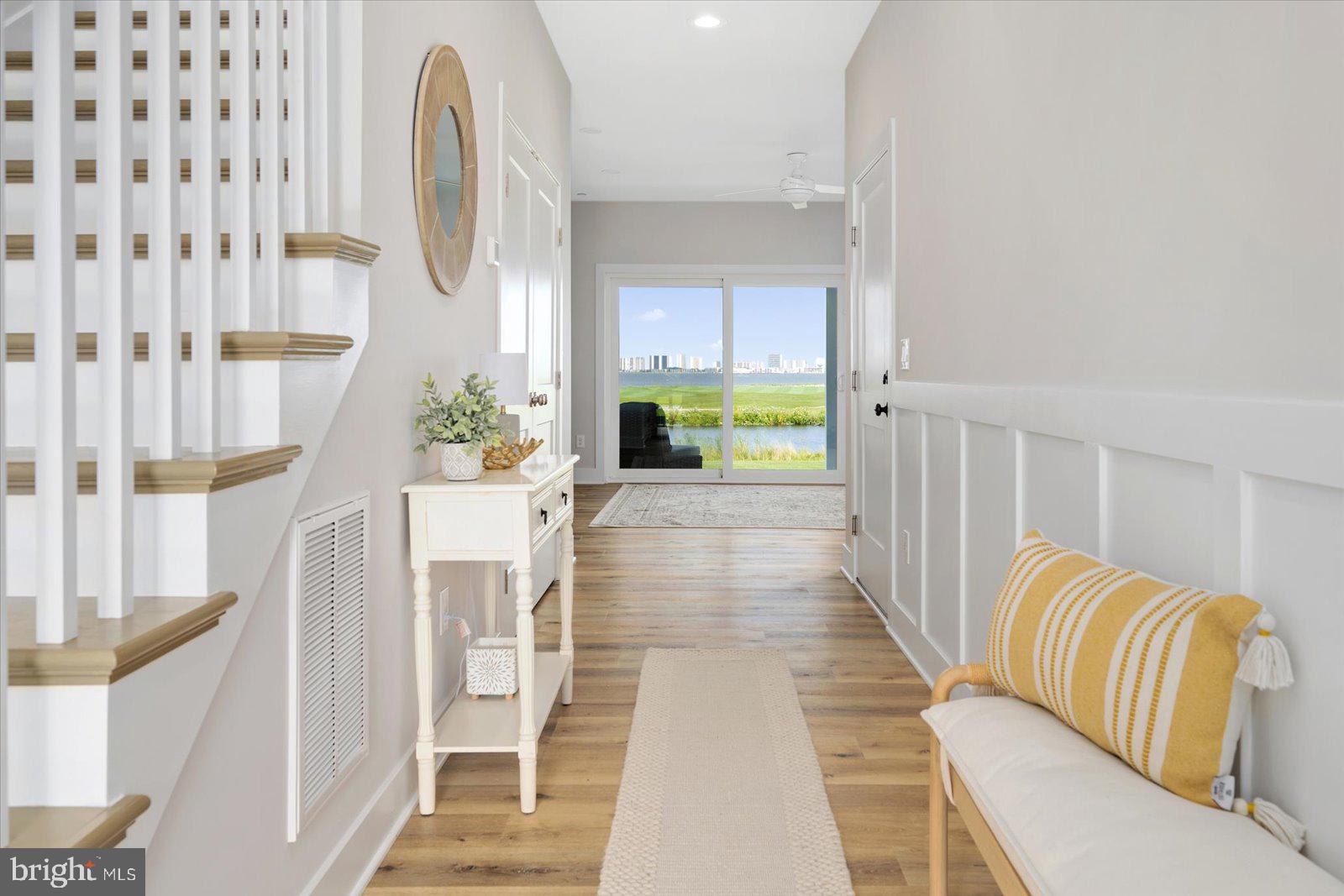 LIGHTHOUSE SOUND - Residential