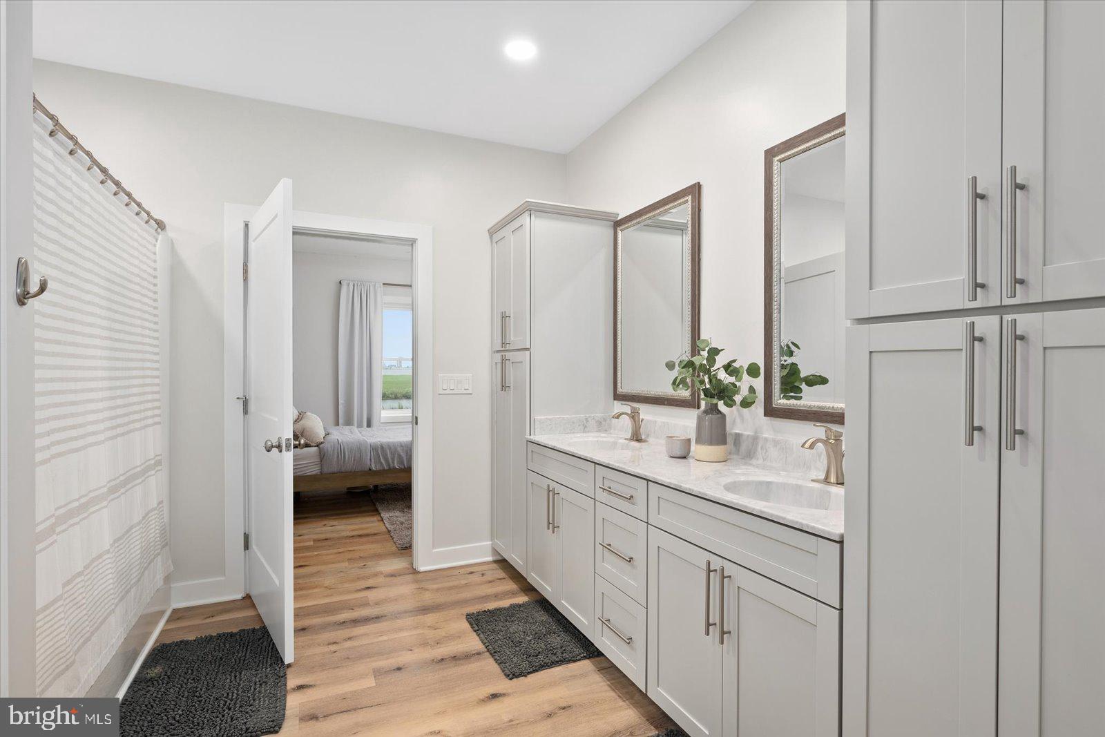 LIGHTHOUSE SOUND - Residential