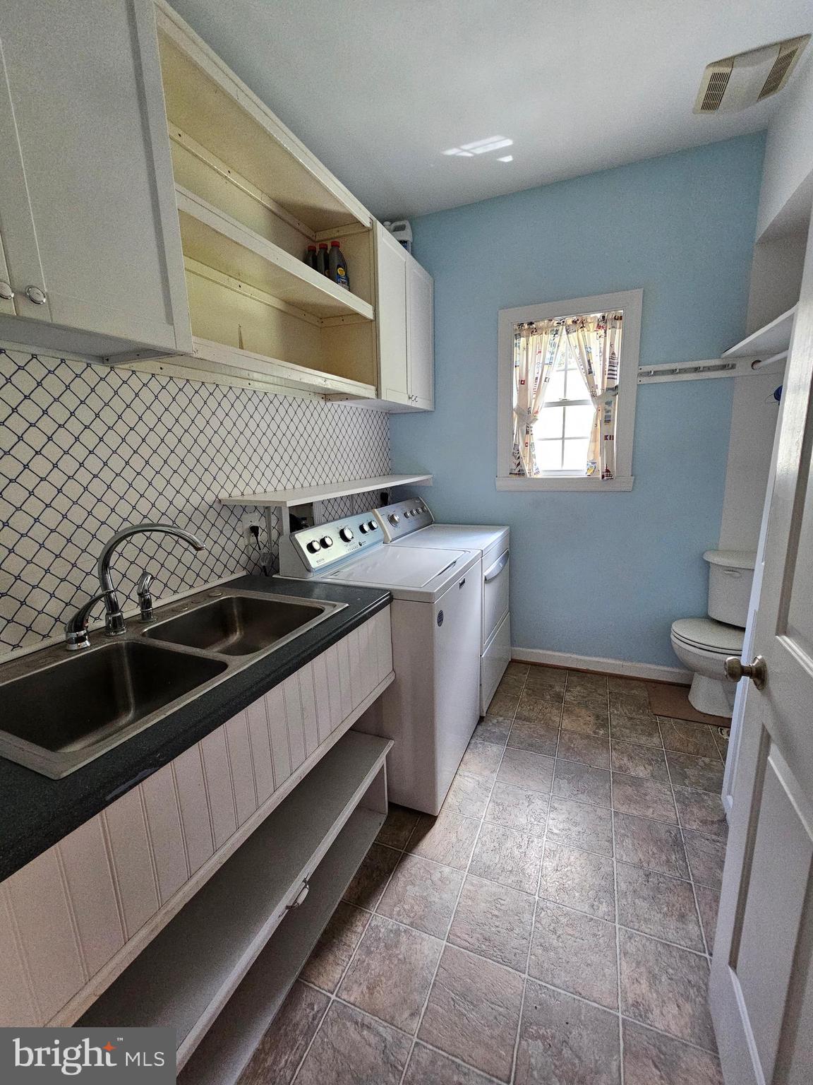 HIGHVIEW MANOR - Residential Lease