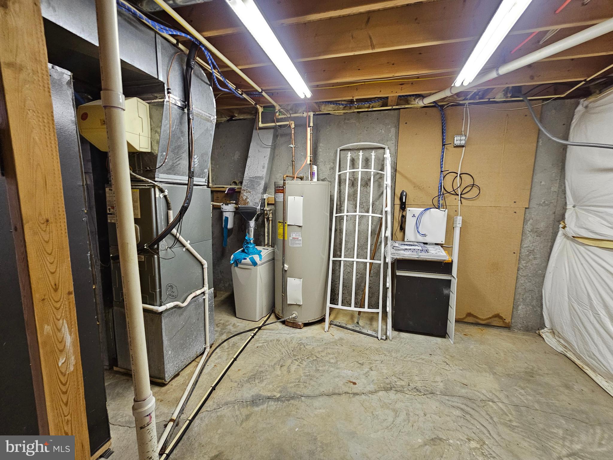 HIGHVIEW MANOR - Residential Lease