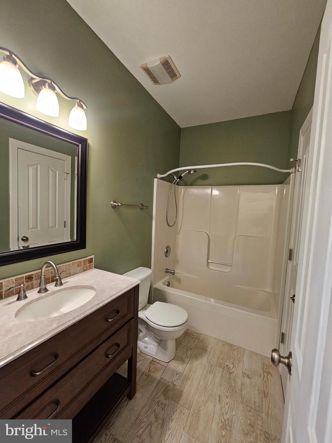 HIGHVIEW MANOR - Residential Lease