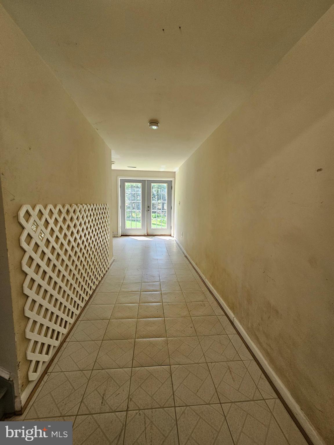 HIGHVIEW MANOR - Residential Lease