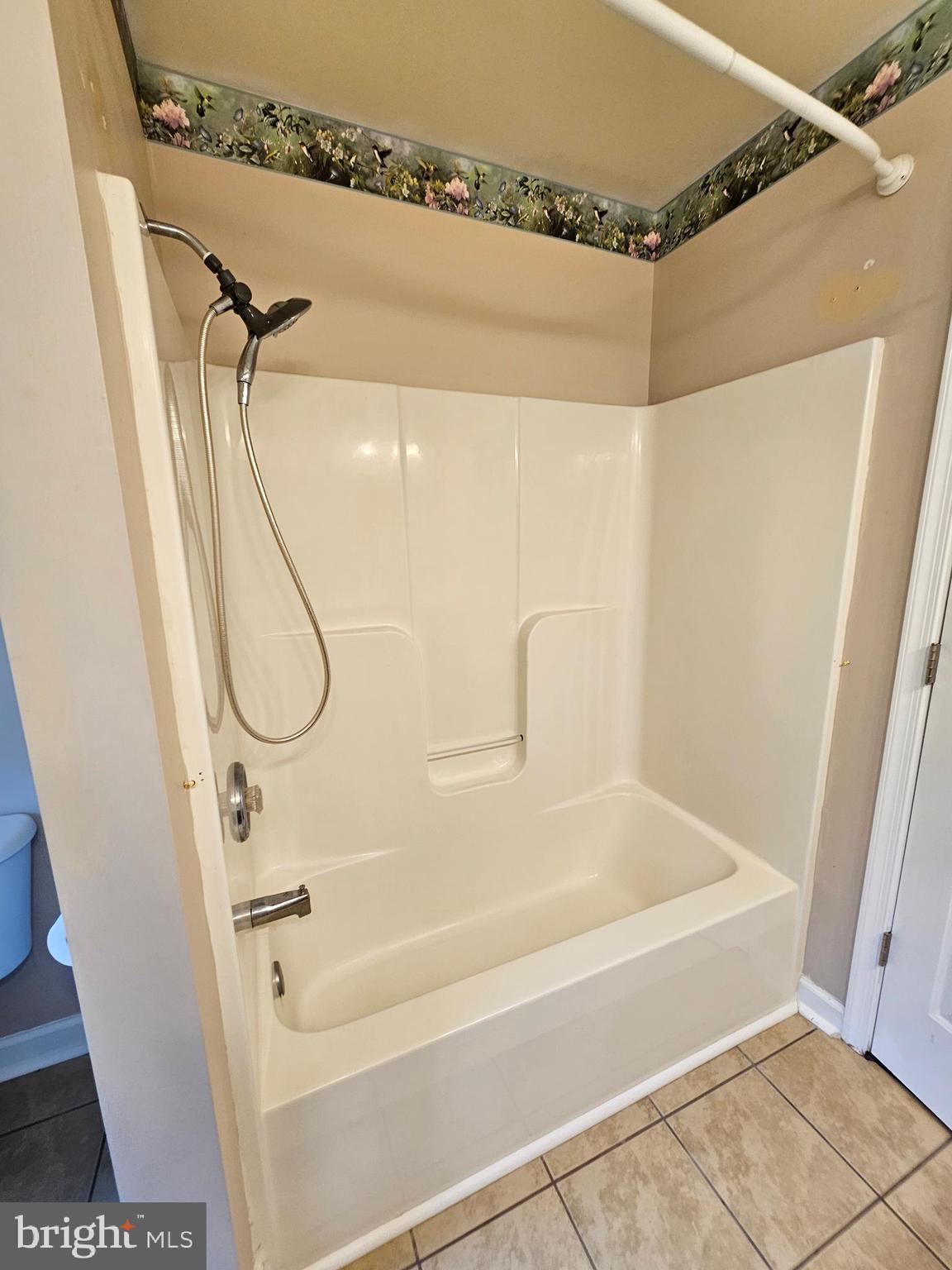 HIGHVIEW MANOR - Residential Lease