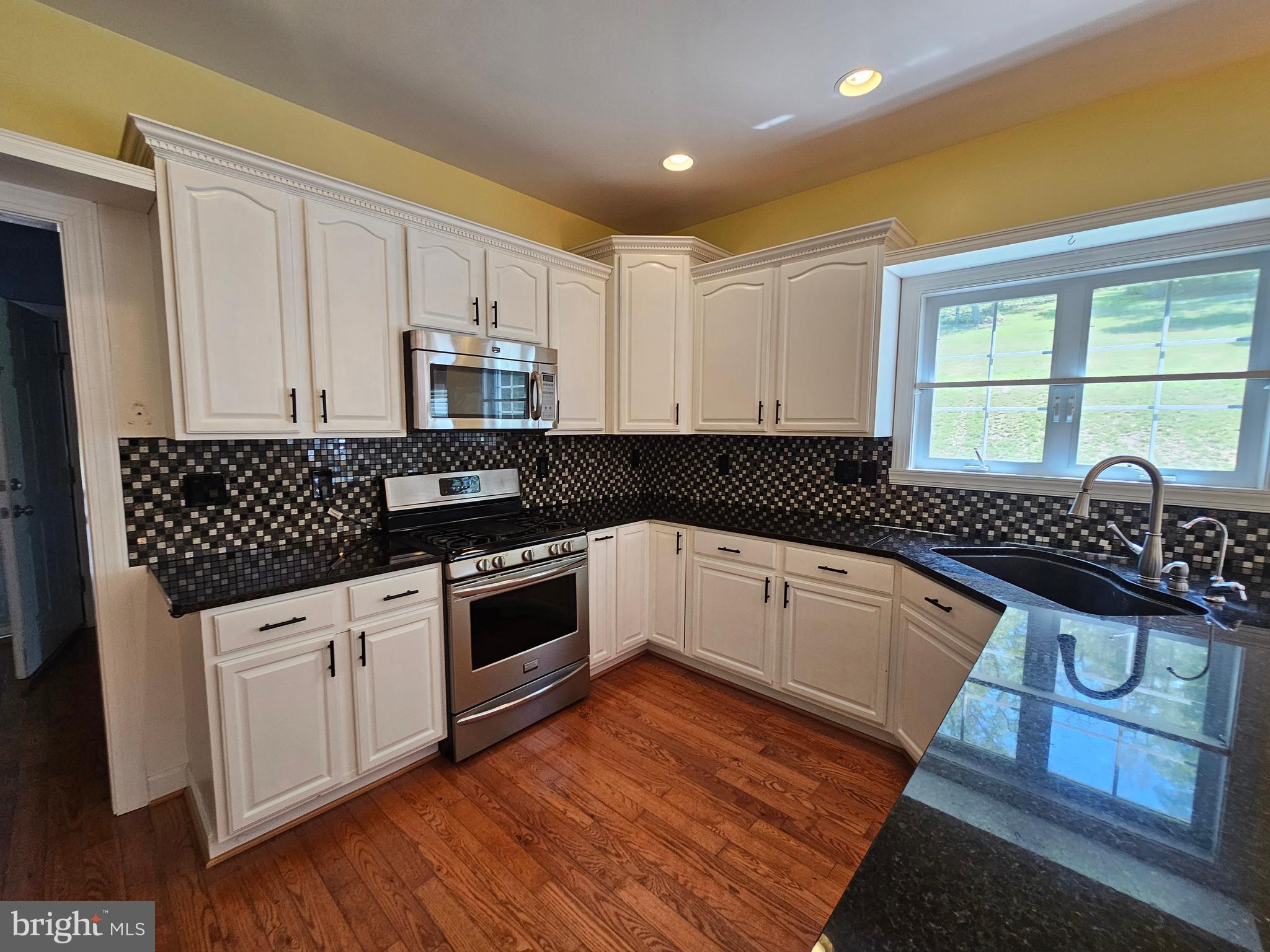 HIGHVIEW MANOR - Residential Lease