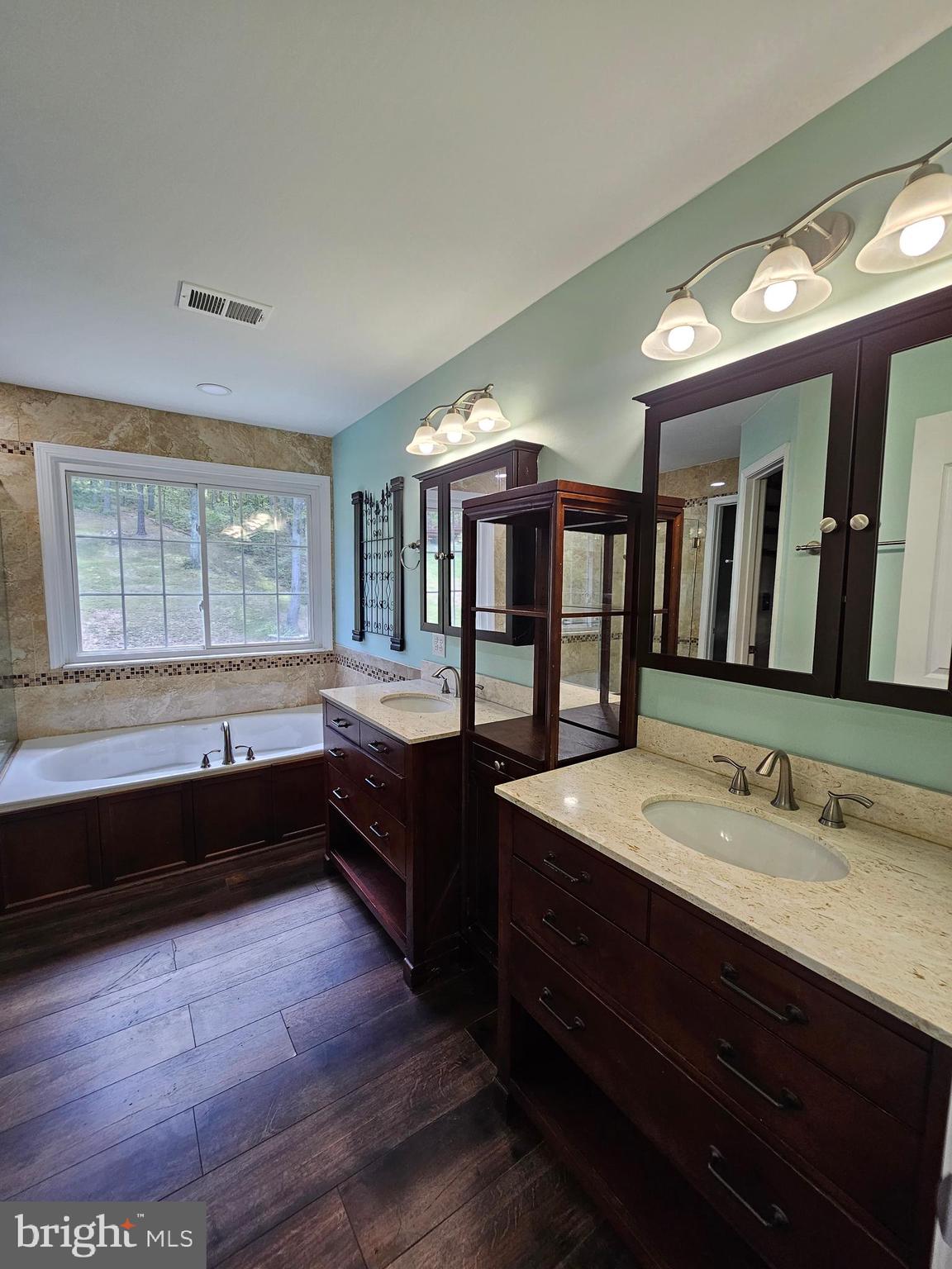 HIGHVIEW MANOR - Residential Lease