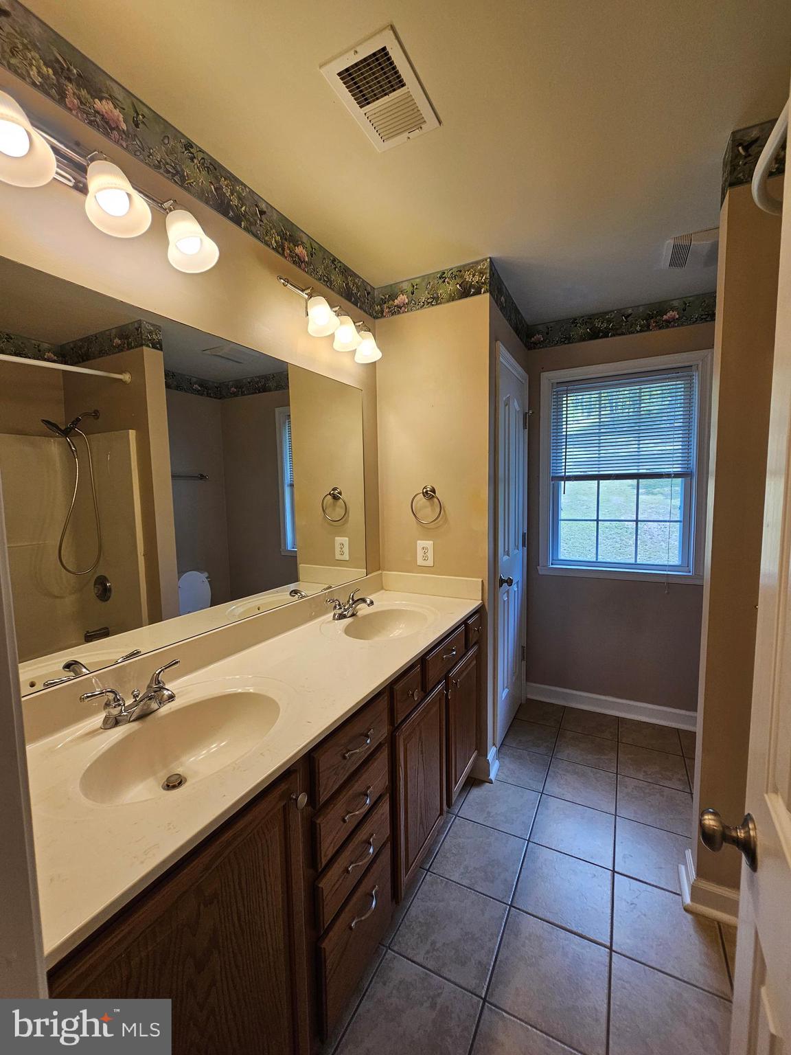 HIGHVIEW MANOR - Residential Lease