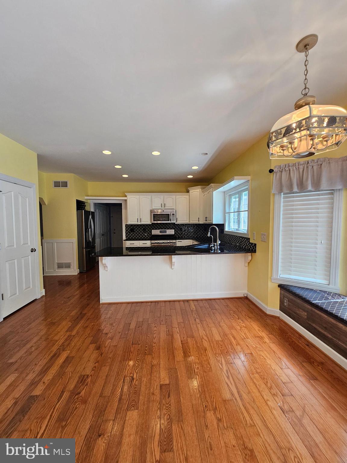 HIGHVIEW MANOR - Residential Lease