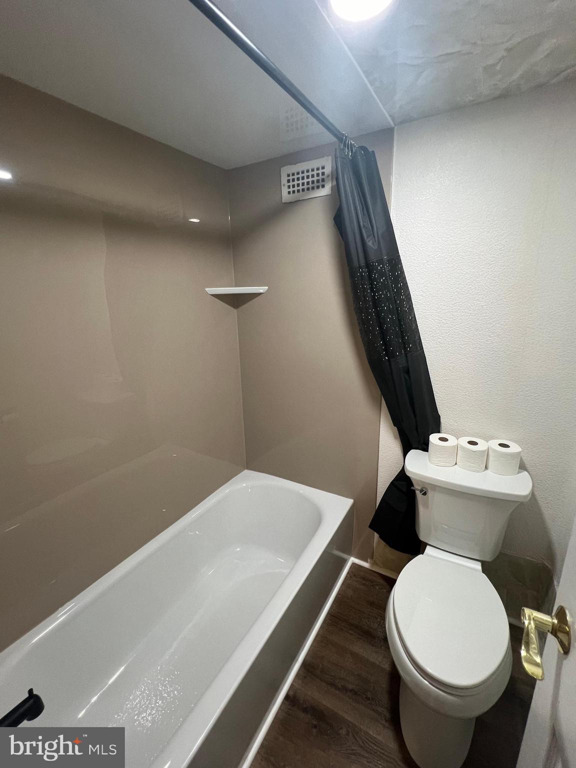 PRESIDENTIAL TOWERS - Residential Lease