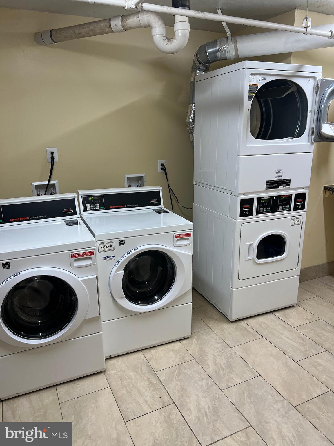 PRESIDENTIAL TOWERS - Residential Lease