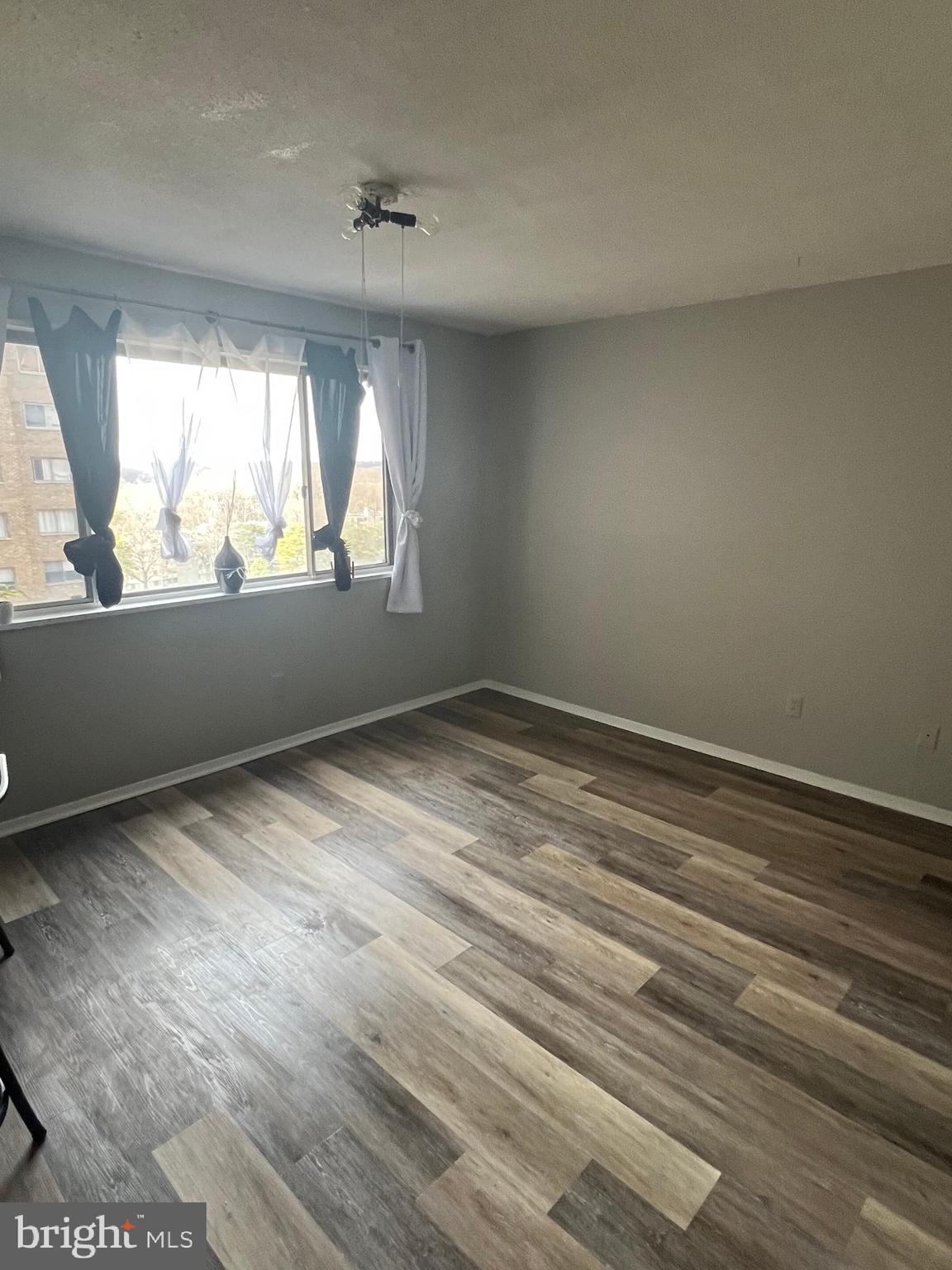 PRESIDENTIAL TOWERS - Residential Lease