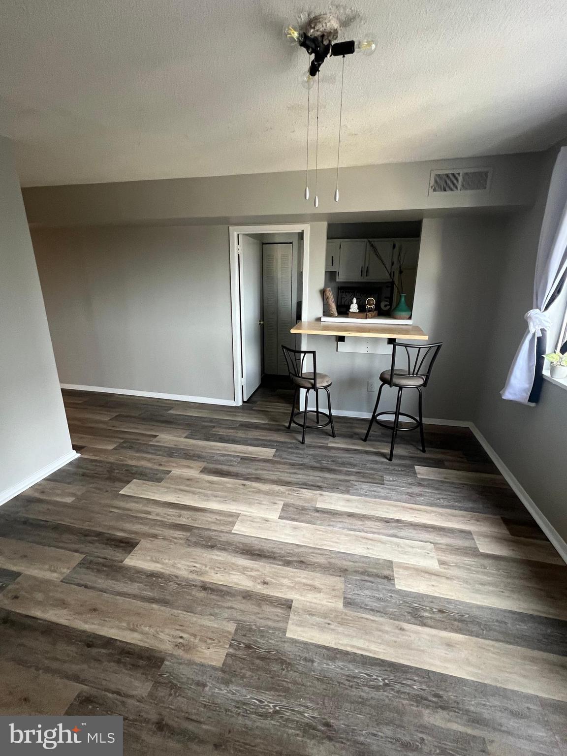 PRESIDENTIAL TOWERS - Residential Lease