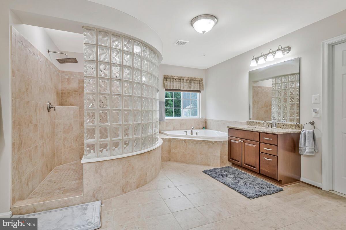 BEN OAKS - Residential