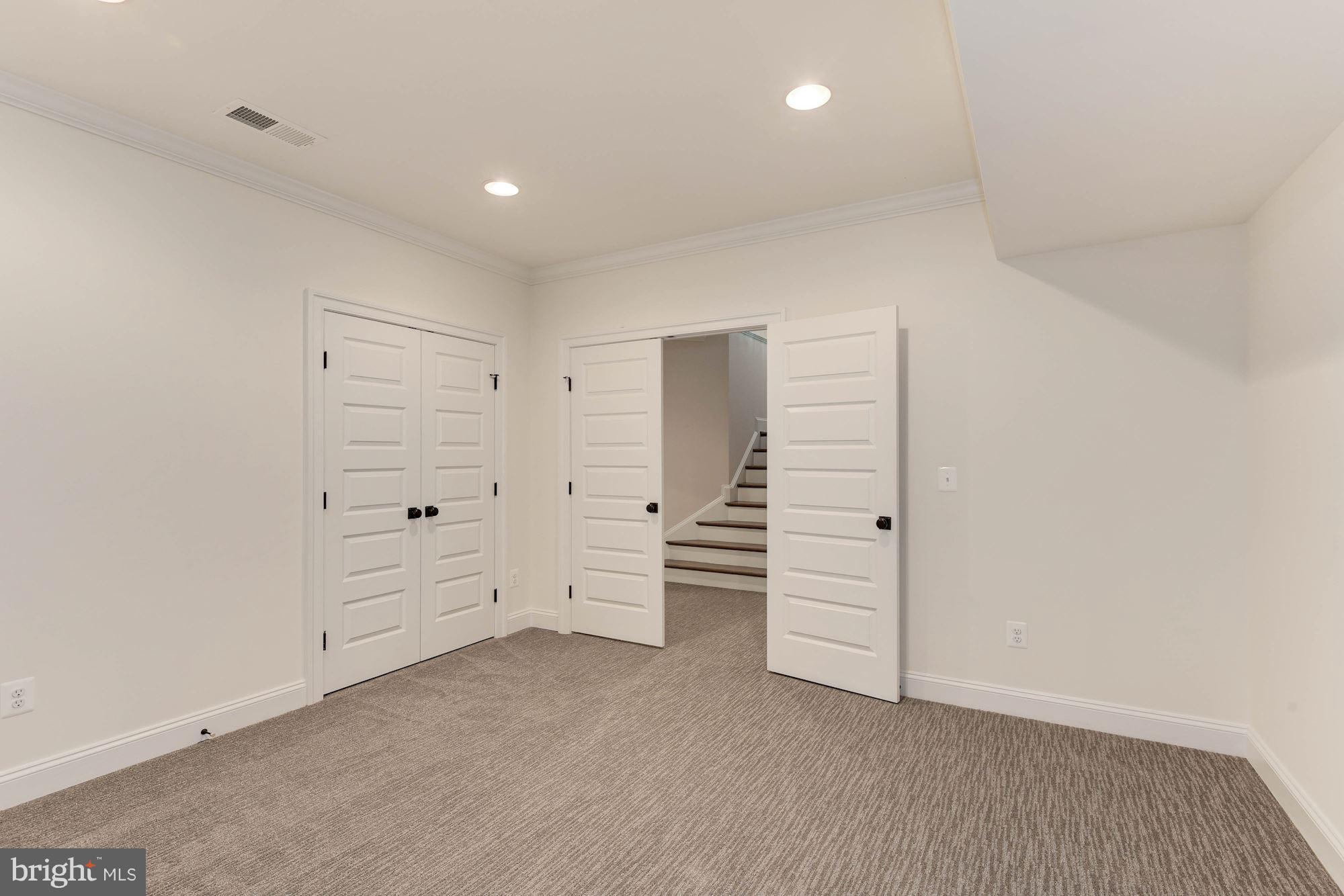 LEE HEIGHTS - Residential