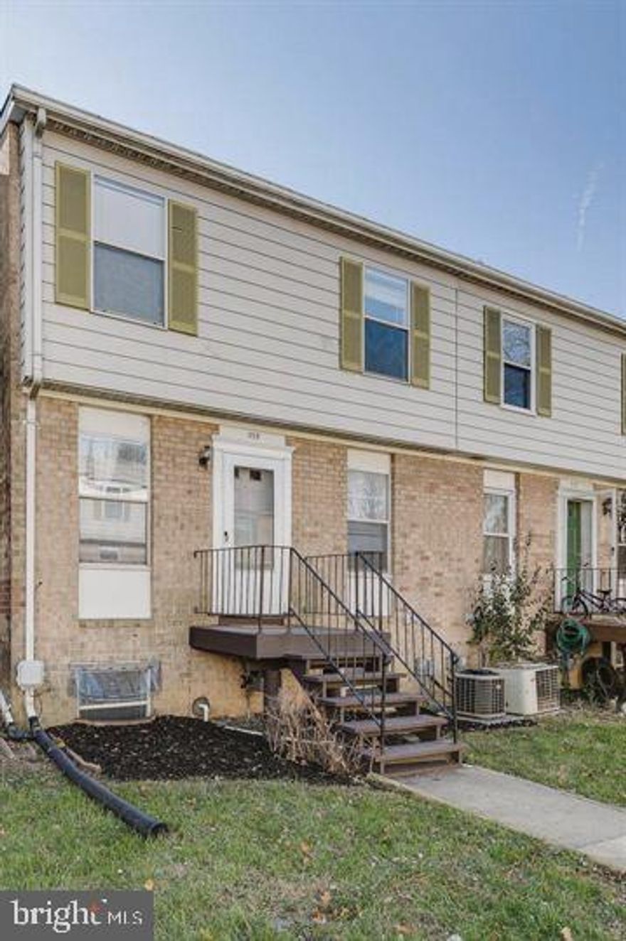 Welcome to this 3 level town home in convenient location.  You will find 2 Large upper level bedrooms and a partially finished lower level. Large living room area and separate dining room.  In addition,   parking offers 2 assigned spots.