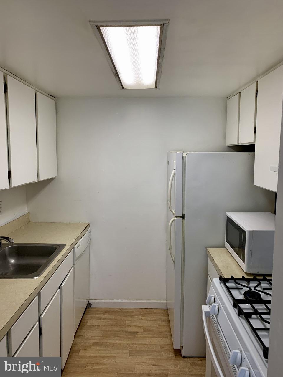 STRATFORD MEWS - Residential Lease