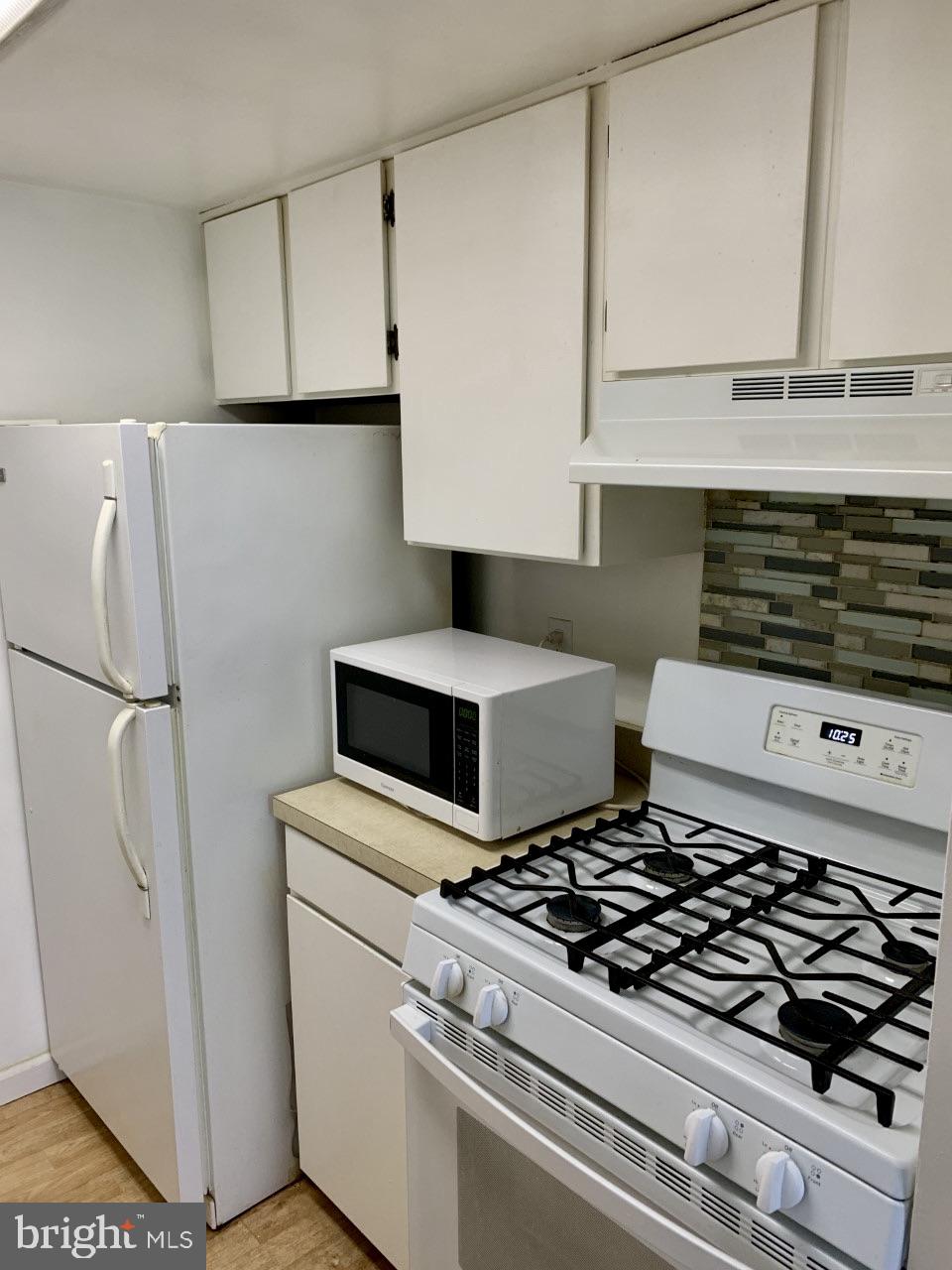 STRATFORD MEWS - Residential Lease