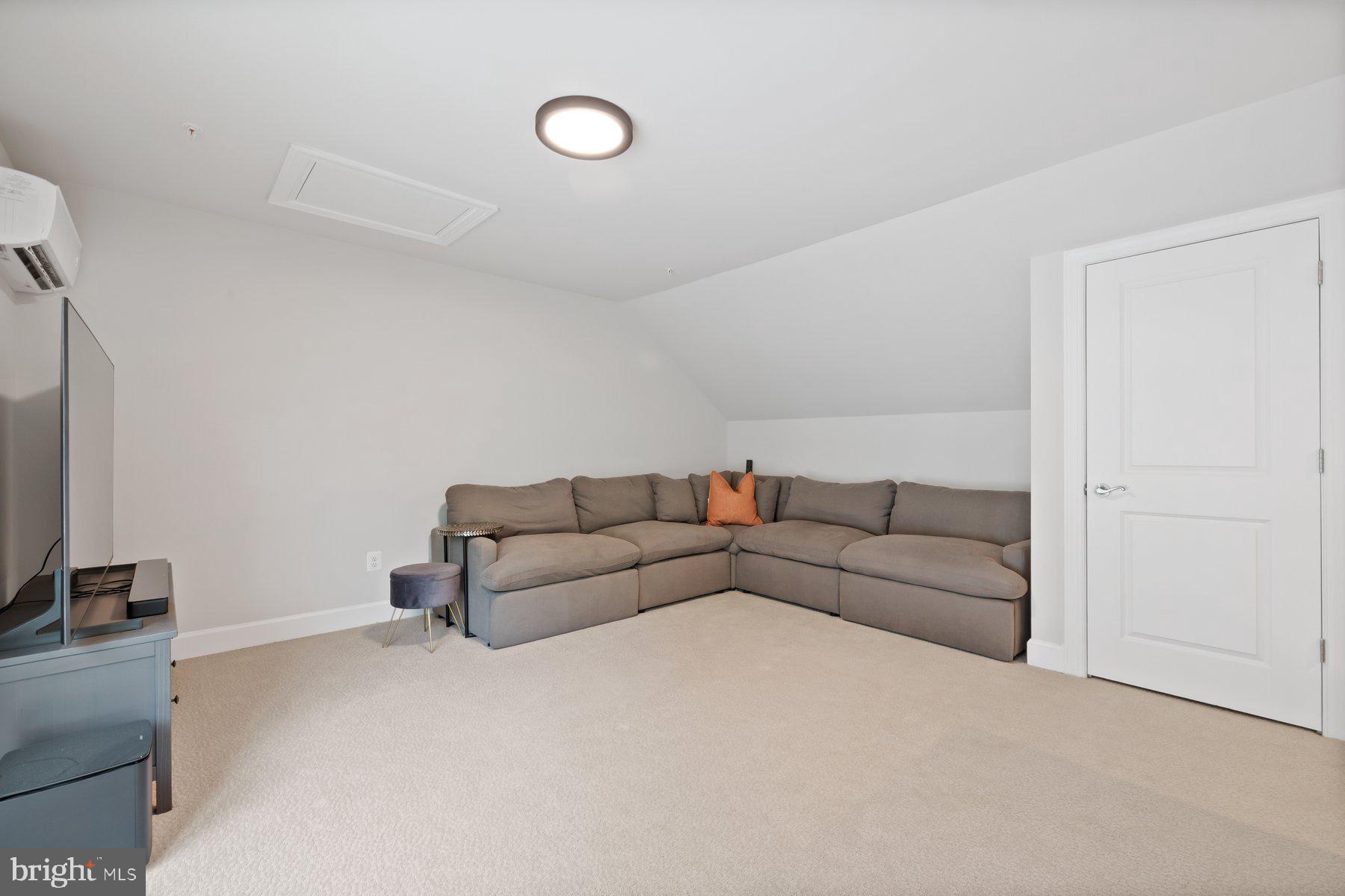 MARLBORO RIDGE - Residential