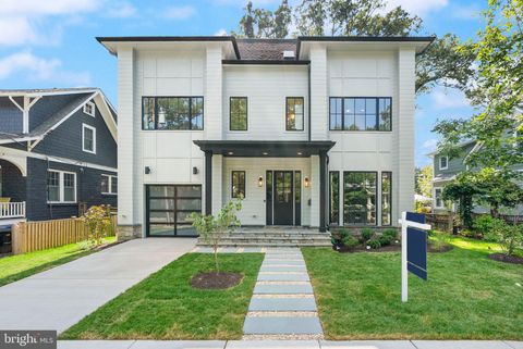 112 N HIGHLAND STREET ARLINGTON VA 22201