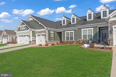 Townhouse For Sale - 56 Camden Circle<br/> LA PLATA, MD 20646