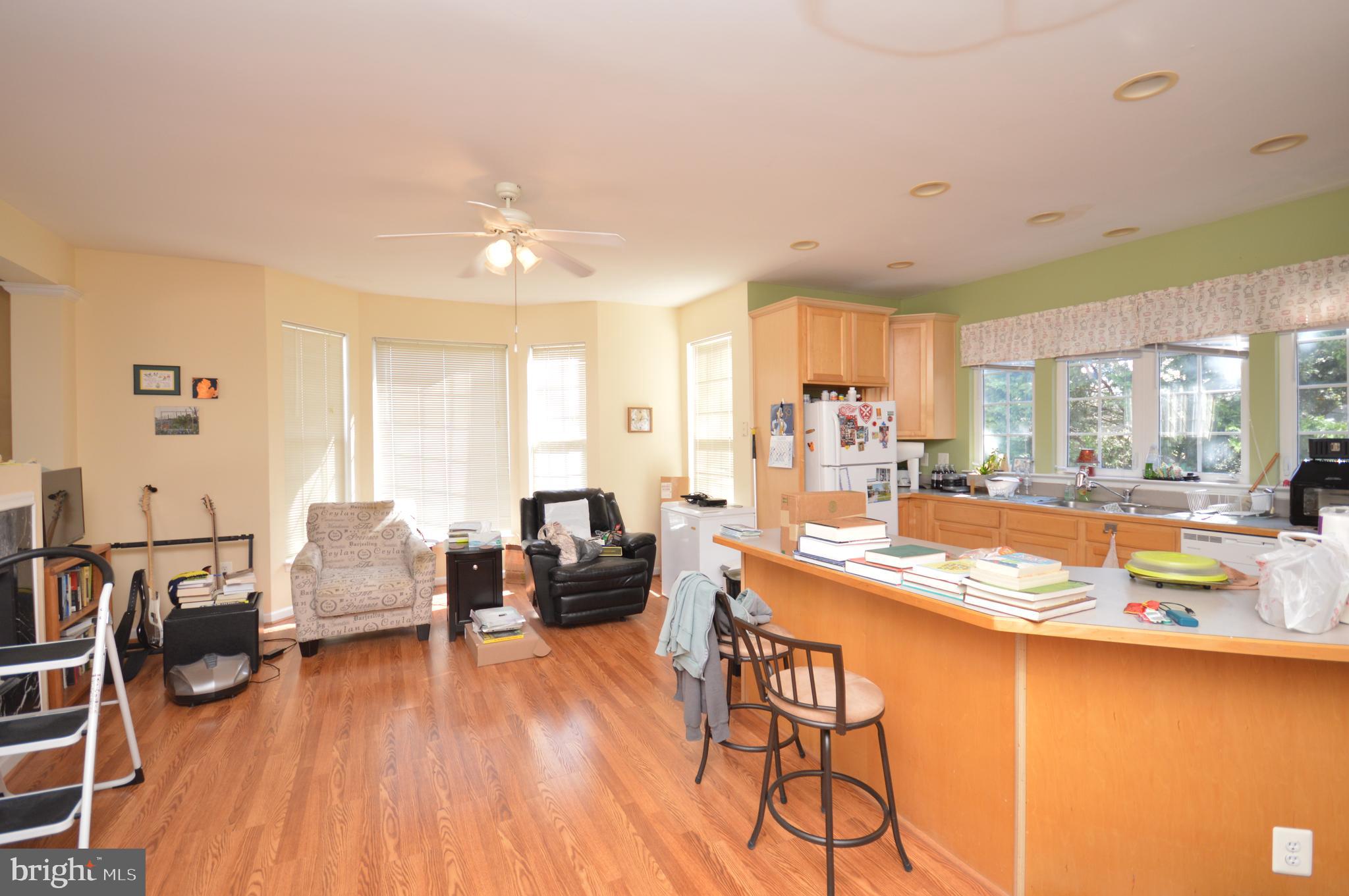 AUTUMN CHASE HUNT - Residential Lease