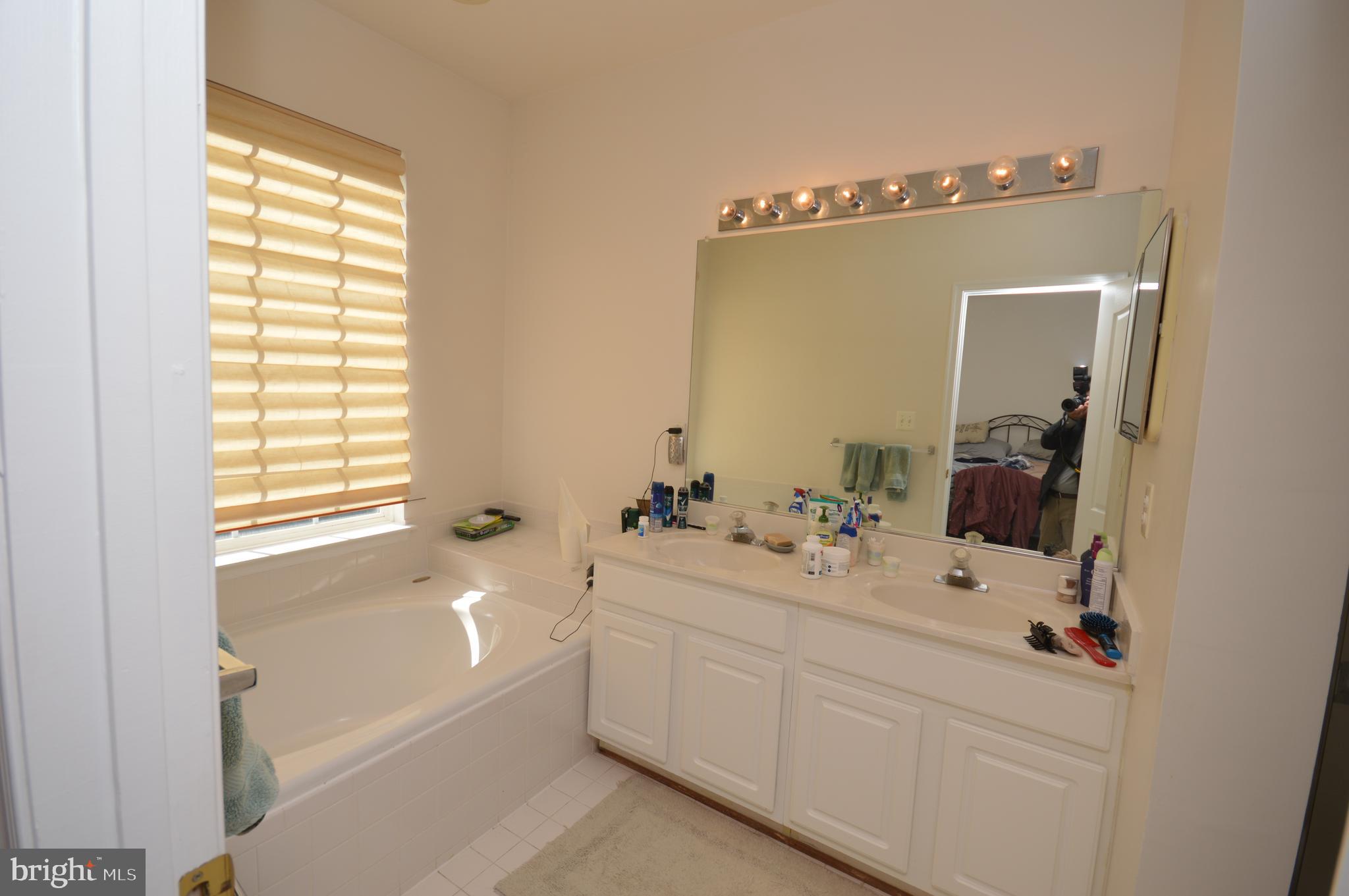 AUTUMN CHASE HUNT - Residential Lease