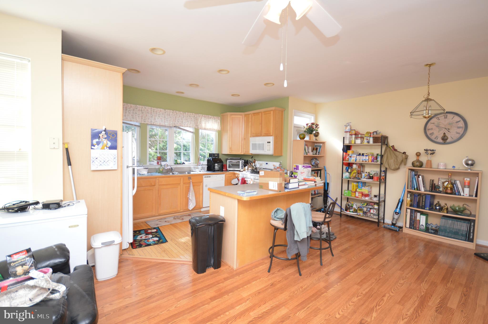 AUTUMN CHASE HUNT - Residential Lease