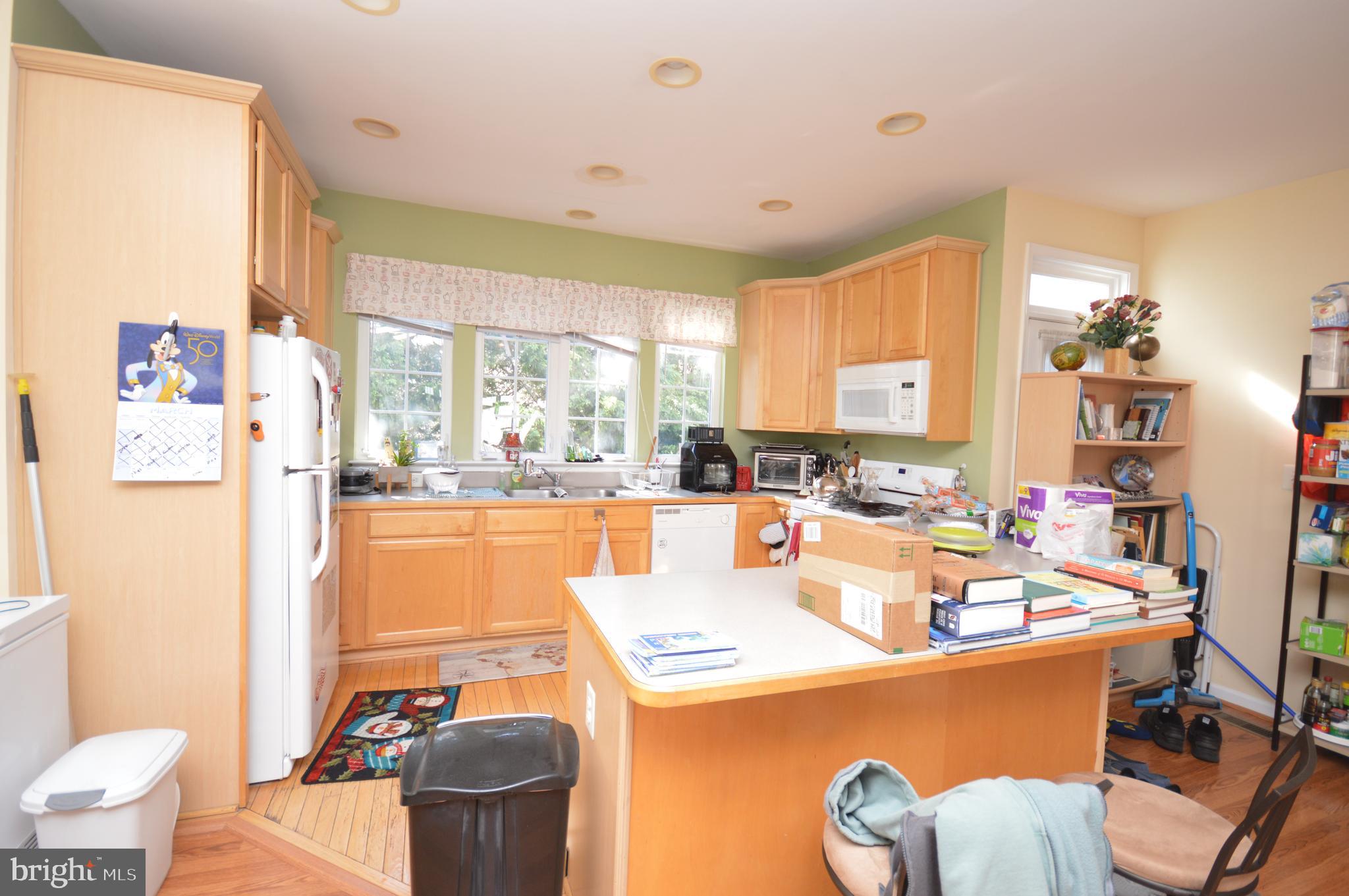 AUTUMN CHASE HUNT - Residential Lease