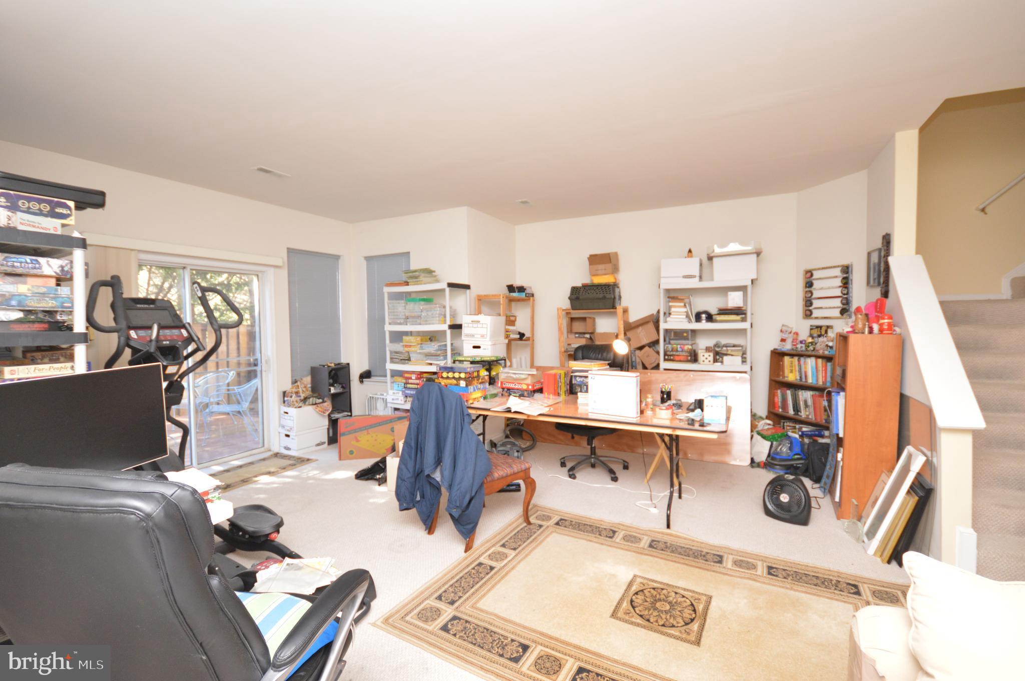 AUTUMN CHASE HUNT - Residential Lease