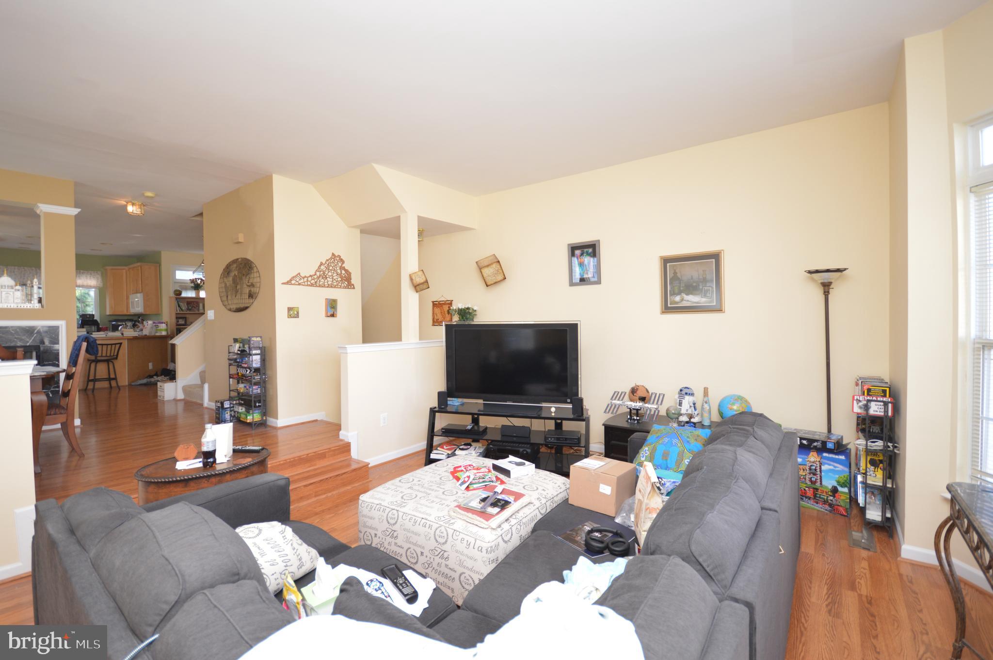 AUTUMN CHASE HUNT - Residential Lease